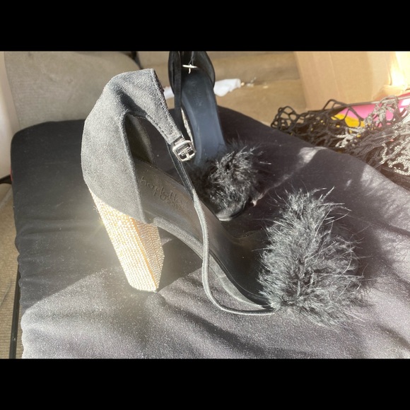 To small - Picture 1 of 3